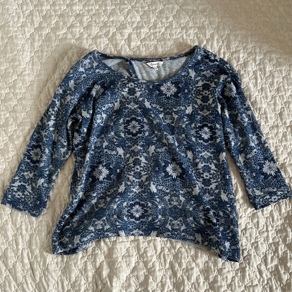 blue floral quarter sleeve open back top🌟 - Picture 3 of 9